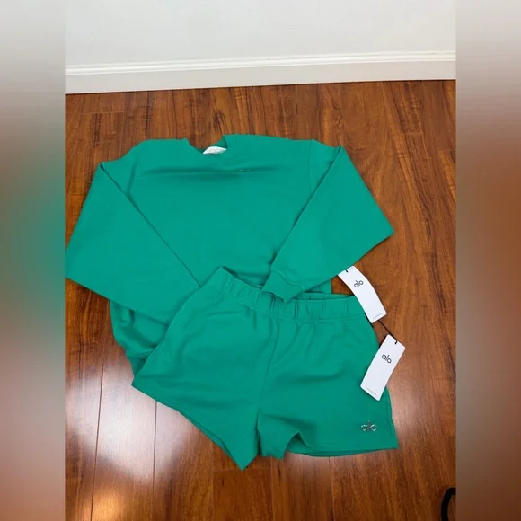 NWT ALO ACCOLADE CREW NECK PULLOVER & SWEAT SHORTS SET Spruce Green Size S - Picture 12 of 12